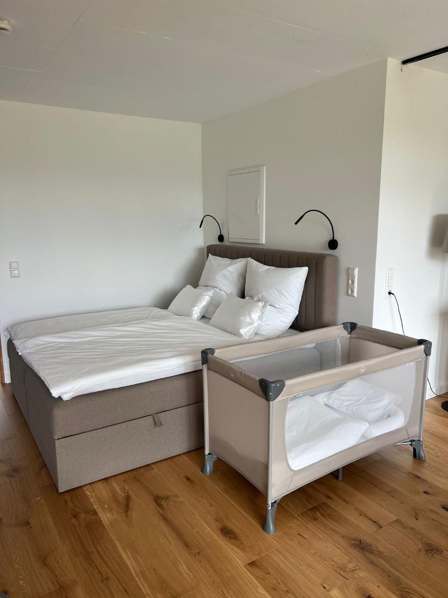 Urban Lodges - Studio Apartments Am Seerhein คอนสตานซ์ ภายนอก รูปภาพ